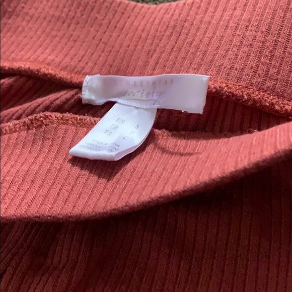 Capri’s - Picture 3 of 3